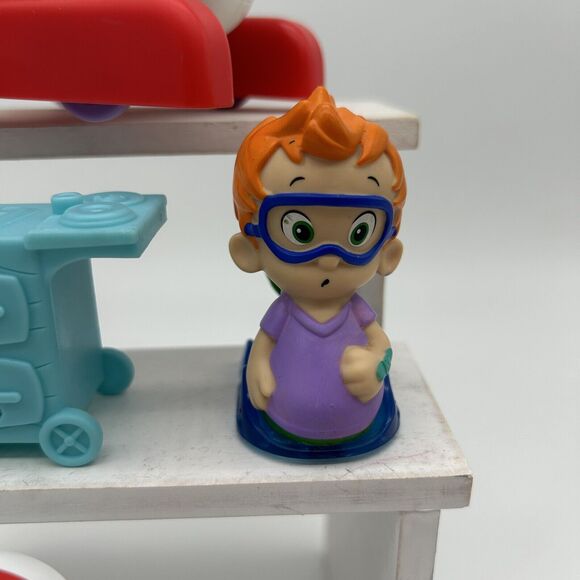 Bubble guppies Helicopter Check Up Gil Nonnie Puppy Figures & Helicopter - Picture 4 of 14